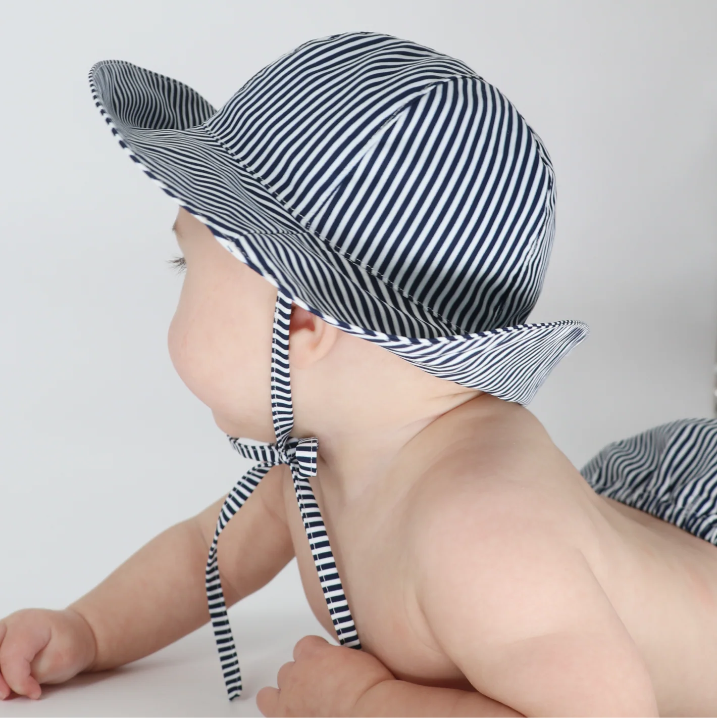 baby navy stripe sun hat - Image 3