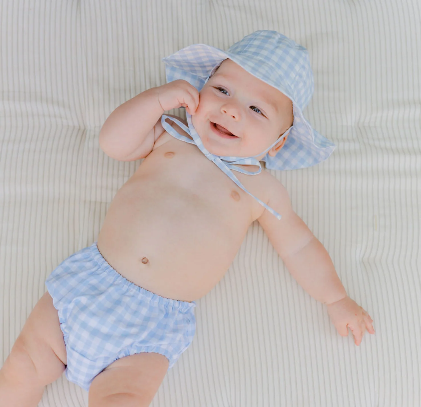 baby oasis blue gingham sun hat - Image 3